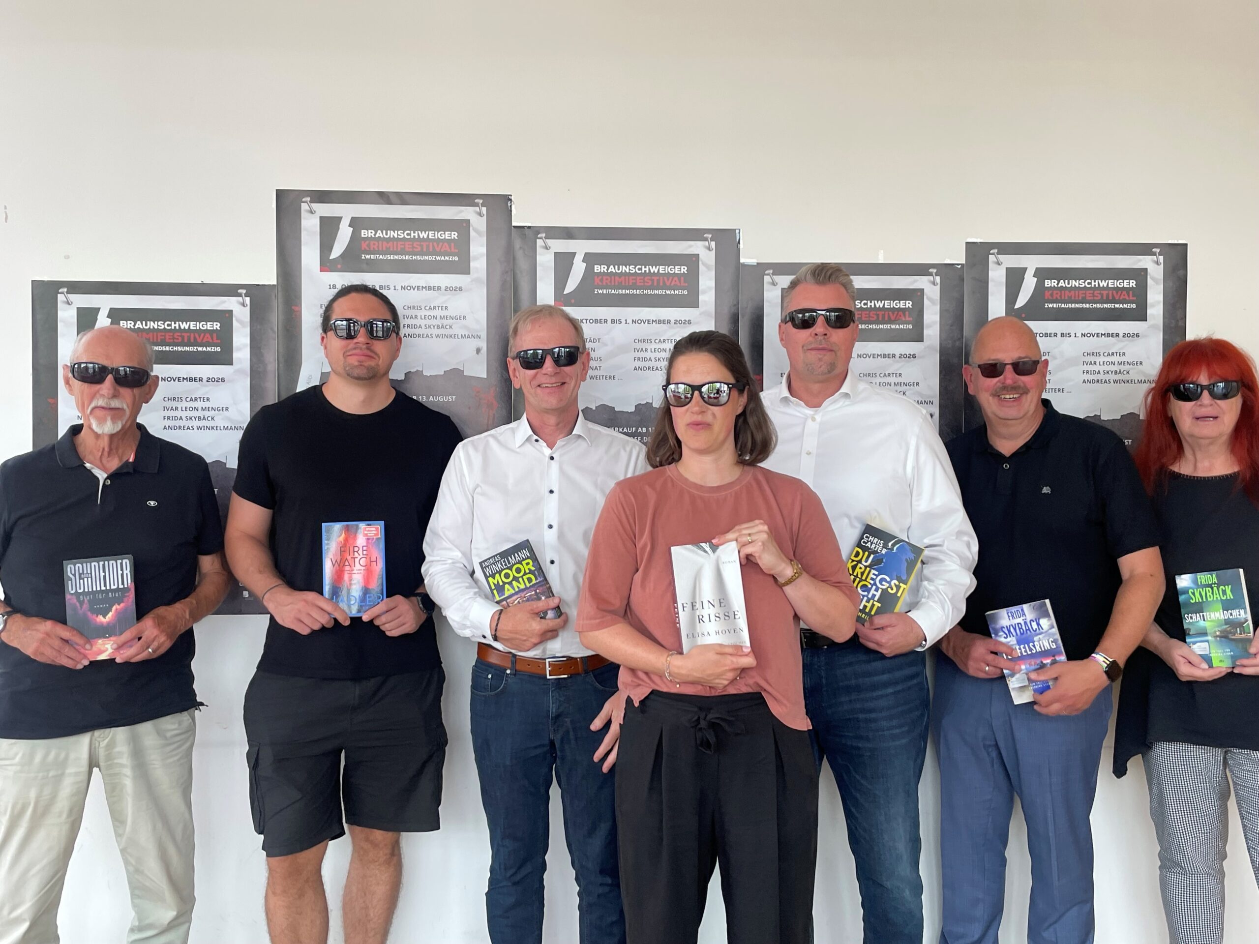 Kurt Volland (Radio Okerwelle), Jacob Radel (Stadtbibliothek), Karsten Curland (BLSK), Maria Meibohm (Buchhandlung Graff, Geschäftsleitung), Michel Wittchow (Volksbank BraWo), Karsten Ziaja (Deutsches Haus), Sylvia Scholz (Radio Okerwelle) (Foto: v.l., Graff)